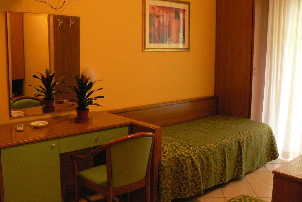 马里奥酒店 圣贝内代托-德尔特龙托 客房 照片
